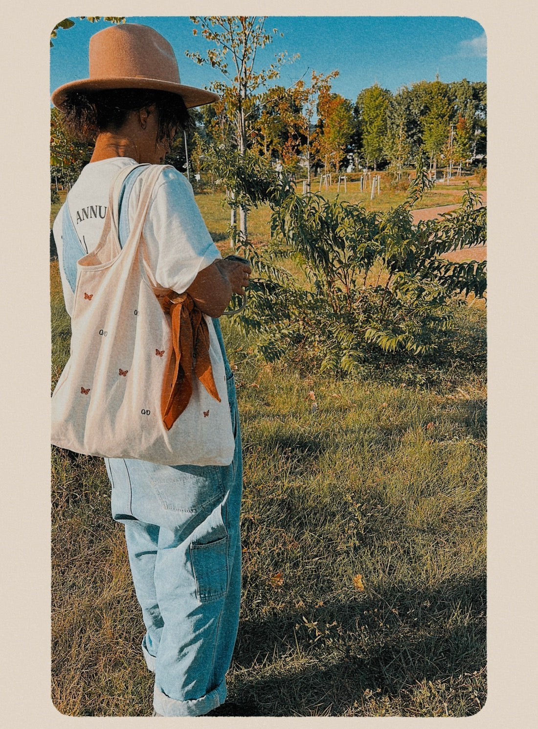 Zero butterfly tote
